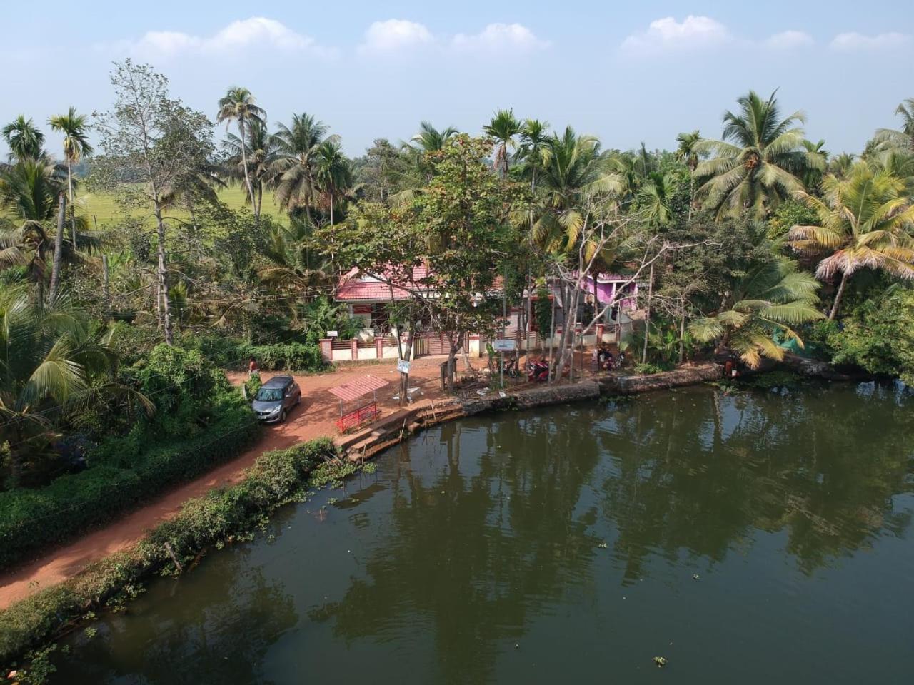 Punerjeni Homes Alappuzha Exterior photo